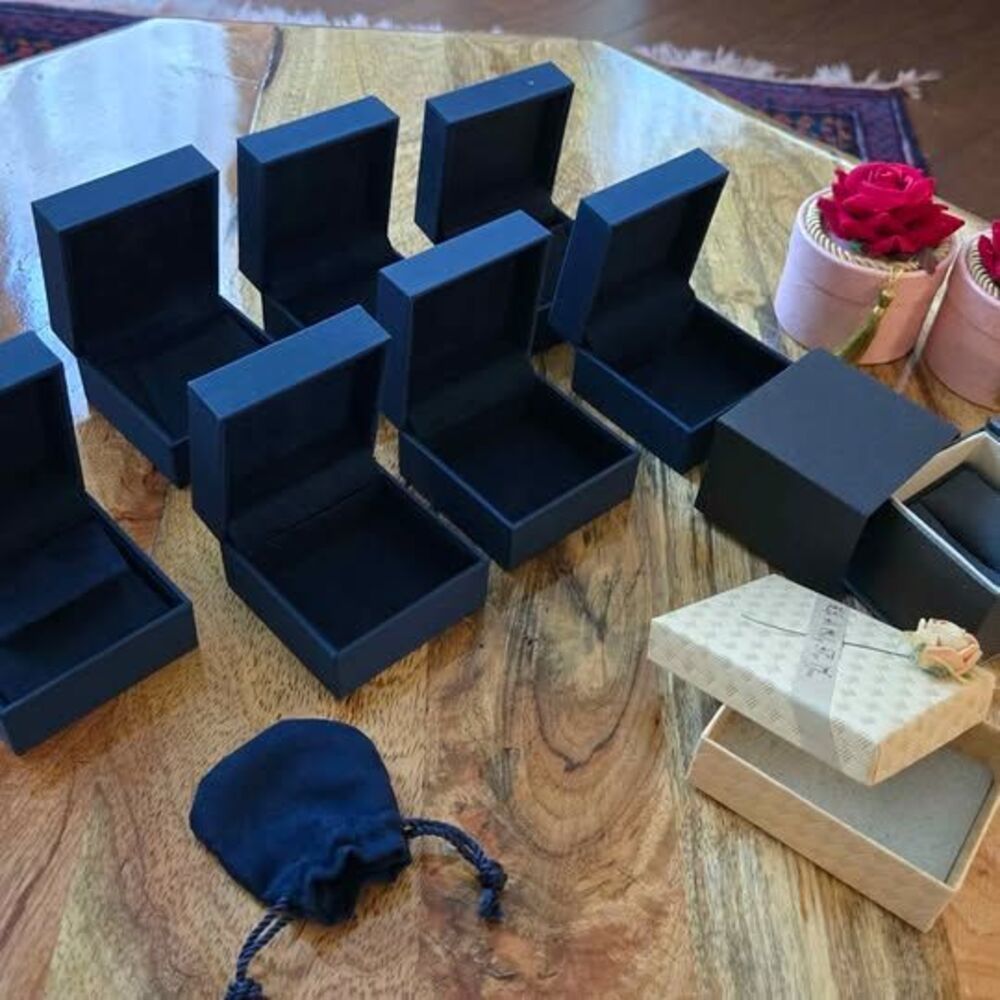 11-Piece Jewelry & Gift Box Lot – Assorted Sizes & Floral Boxes